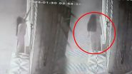 VIDEO: आधी रात को बिना कपड़ो के नग्न लड़की ने लोगों के घरों की बजाई घंटी, CCTV फुटेज देख दहशत में लोग, UP के इस शहर का मामला